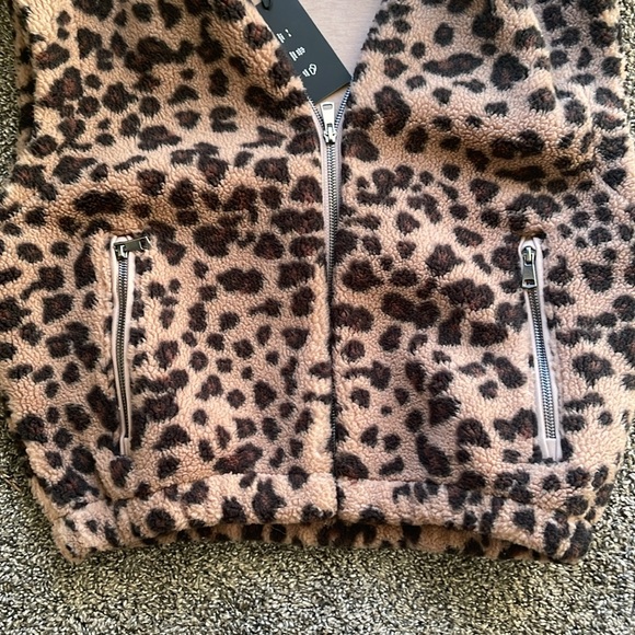 Abercrombie YPB Leopard Faux Fur Fleece Vest Small - Picture 3 of 4